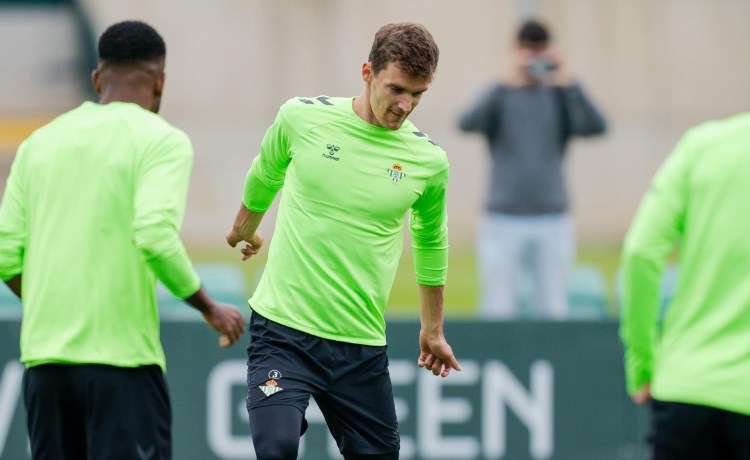 Diego Llorente vuelve al grupo y apunta a la lista frente al Barcelona Diego Llorente vuelve al grupo y apunta a la lista frente al Barcelona