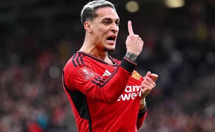 Los agentes de Antony ultiman en Sevilla la llegada del brasileño al Betis Los agentes de Antony ultiman en Sevilla la llegada del brasileño al Betis