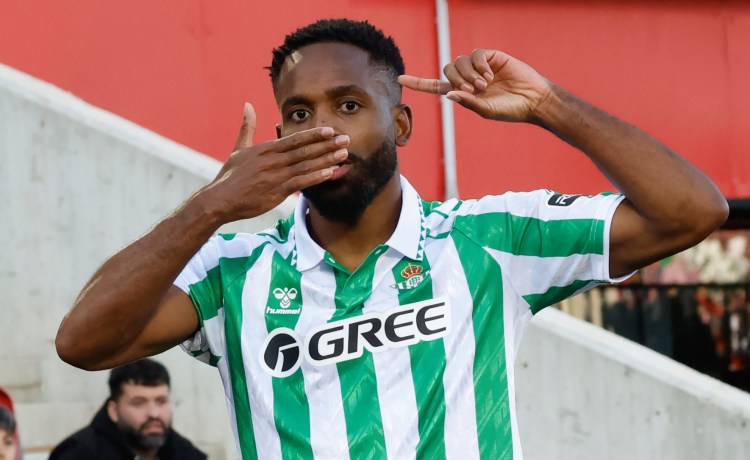 Bakambu se reivindica en plena búsqueda de un nueve Bakambu se reivindica en plena búsqueda de un nueve