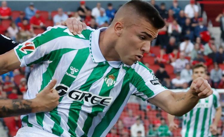 La sensación juvenil pesadilla del Madrid tras meterle cuatro goles: «Hablo en el campo, no doy charlas» La sensación juvenil pesadilla del Madrid tras meterle cuatro goles: «Hablo en el campo, no doy charlas»