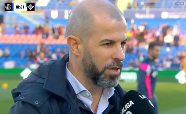 Manu Fajardo: «Nada hace indicar que Vitor Roque no vaya a terminar la temporada en el Betis» Manu Fajardo: «Nada hace indicar que Vitor Roque no vaya a terminar la temporada en el Betis»