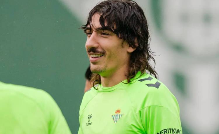 Bellerín hace oídos sordos a los rumores y acelera su recuperación Bellerín hace oídos sordos a los rumores y acelera su recuperación