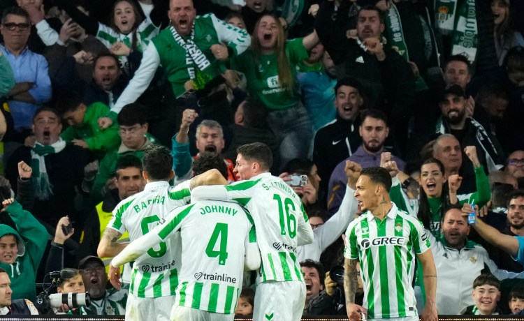 Un Villamarín de récord pone en jaque a los aspirantes al título Un Villamarín de récord pone en jaque a los aspirantes al título