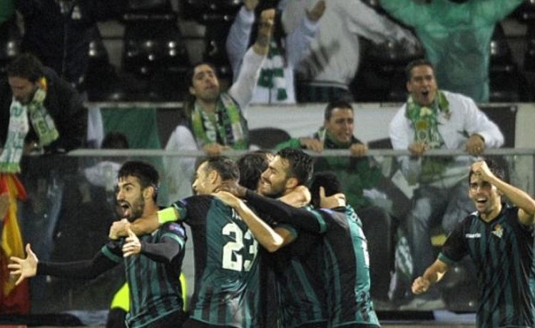 El día que los aficionados del Betis tuvieron que salir huyendo de Guimaraes El día que los aficionados del Betis tuvieron que salir huyendo de Guimaraes