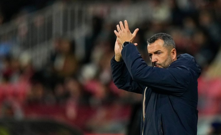 Segunda bola de partido para Diego Martínez Segunda bola de partido para Diego Martínez