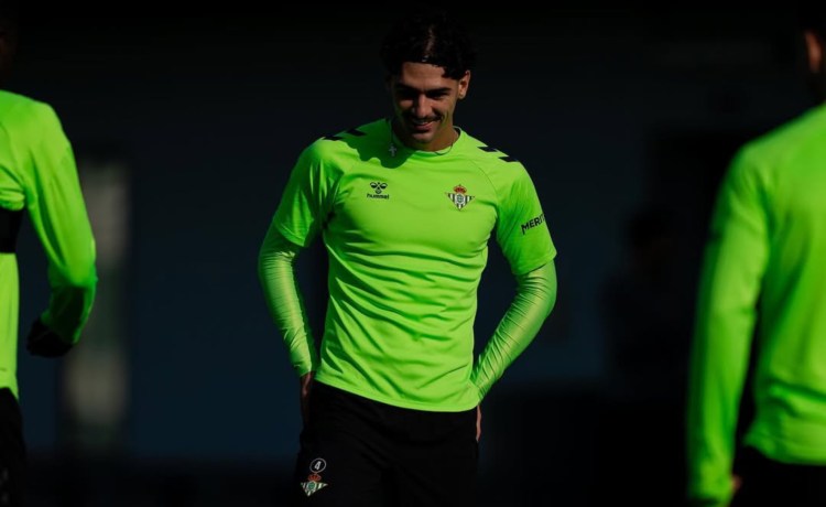Johnny Cardoso y Lo Celso vuelven al grupo y apuntan al derbi Johnny Cardoso y Lo Celso vuelven al grupo y apuntan al derbi