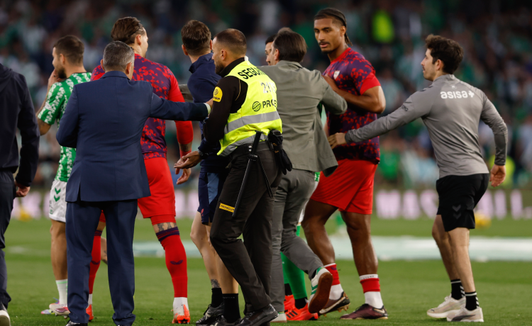 La toma que no se había visto de la tangana en el calentamiento del derbi La toma que no se había visto de la tangana en el calentamiento del derbi