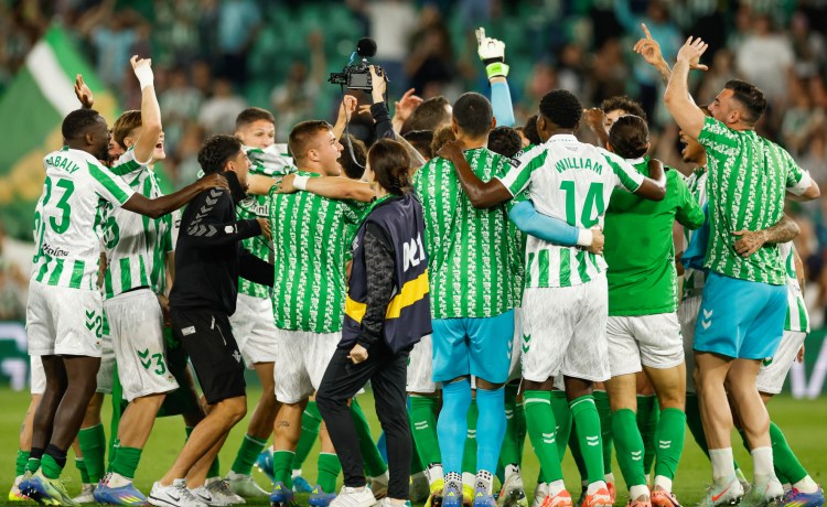 El Betis le recupera cinco puntos y nueve goles al Villarreal en cinco días El Betis le recupera cinco puntos y nueve goles al Villarreal en cinco días
