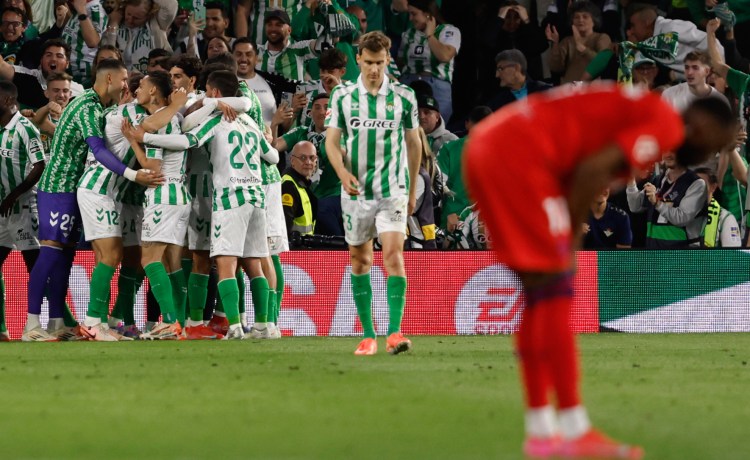 El Betis consolida un cambio de tendencia respecto a su eterno rival El Betis consolida un cambio de tendencia respecto a su eterno rival