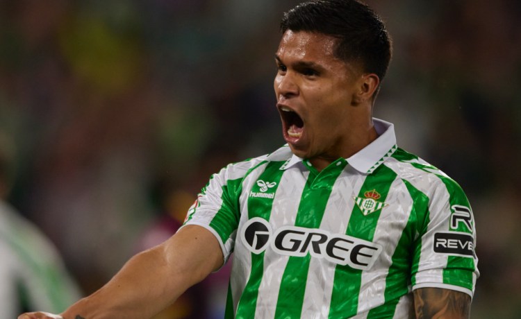 El Cucho Hernández se especializa en goles fundamentales para el Betis El Cucho Hernández se especializa en goles fundamentales para el Betis