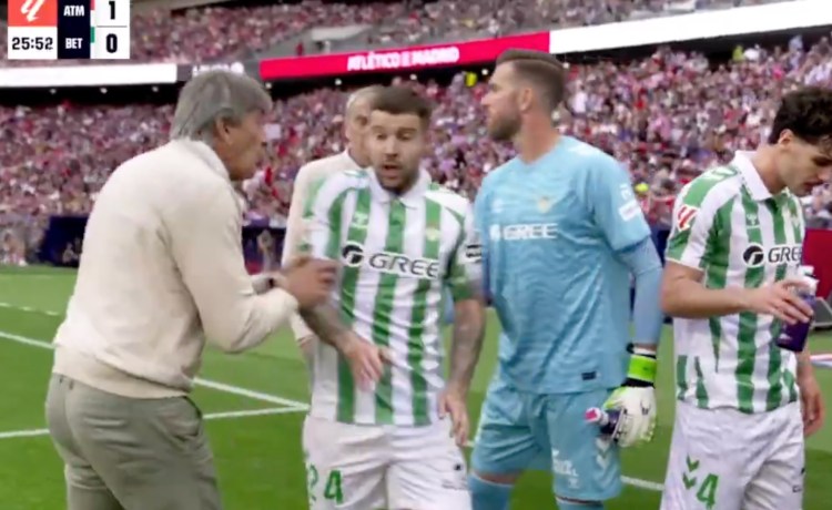 La bronca de Pellegrini en la pausa de hidratación frente al Atlético La bronca de Pellegrini en la pausa de hidratación frente al Atlético