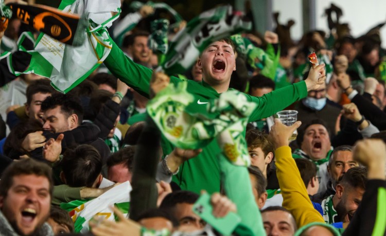 El Betis instalará pantallas gigantes en el Benito Villamarín para seguir la final de la Conference El Betis instalará pantallas gigantes en el Benito Villamarín para seguir la final de la Conference