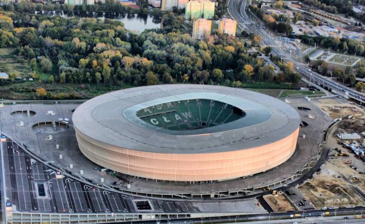 Lío con el estadio de la final de Conference League: modernidad con un acceso complicado Lío con el estadio de la final de Conference League: modernidad con un acceso complicado