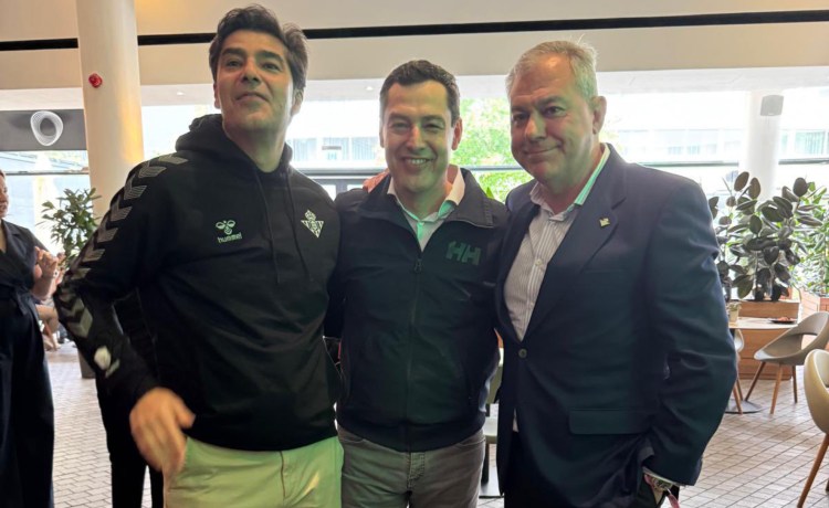 El presidente de la Junta y el alcalde de Sevilla, en Breslavia con el Betis El presidente de la Junta y el alcalde de Sevilla, en Breslavia con el Betis