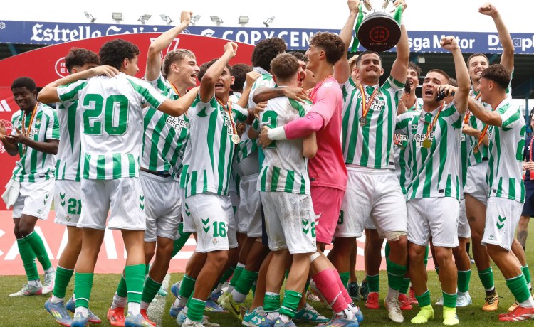 Rodrigo Marina y Morante hacen campeón juvenil, por fin, al Betis Rodrigo Marina y Morante hacen campeón juvenil, por fin, al Betis