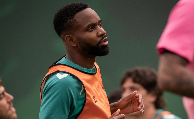 Bakambu adelanta su incorporación al trabajo de pretemporada Bakambu adelanta su incorporación al trabajo de pretemporada