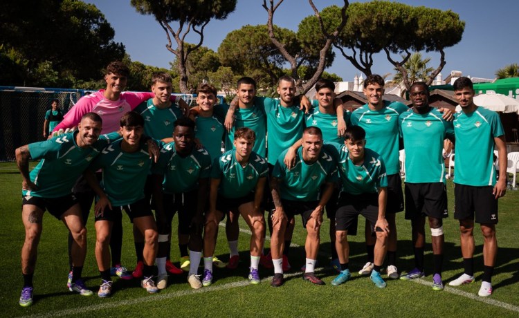 Morante escenifica la ilusión de los canteranos en la pretemporada: «No me lo creía cuando me llamaron» Morante escenifica la ilusión de los canteranos en la pretemporada: «No me lo creía cuando me llamaron»