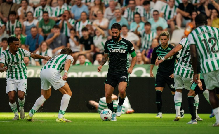 El Betis sufre para imponerse a un buen Córdoba a media luz El Betis sufre para imponerse a un buen Córdoba a media luz