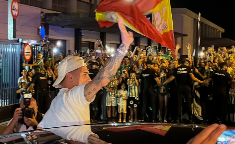 Nueve fichajes, con Antony y la guinda inesperada de Amrabat: así ha sido el mercado del Betis Nueve fichajes, con Antony y la guinda inesperada de Amrabat: así ha sido el mercado del Betis