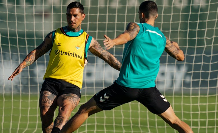 Pumas de México se lanza a última hora a por el Chimy Ávila Pumas de México se lanza a última hora a por el Chimy Ávila