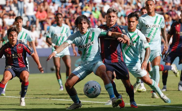 Bellerín: «Me parece una barbabidad jugar un partido a 30 grados a principios de septiembre» Bellerín: «Me parece una barbabidad jugar un partido a 30 grados a principios de septiembre»