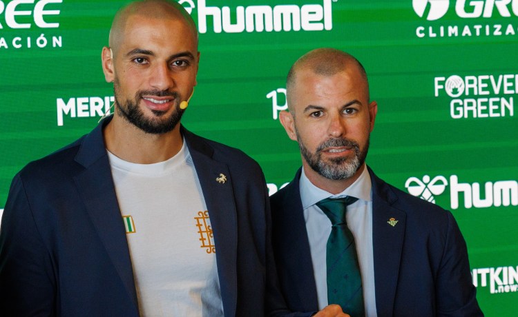 Fajardo descarta la salida del Chimy Ávila y abre la puerta a que Amrabat siga tras su cesión Fajardo descarta la salida del Chimy Ávila y abre la puerta a que Amrabat siga tras su cesión