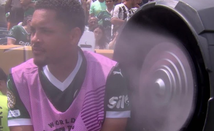Vitor Roque enciende el ‘ventilador’: «Así es el fútbol; si no marcas un gol, eres el peor del mundo» Vitor Roque enciende el ‘ventilador’: «Así es el fútbol; si no marcas un gol, eres el peor del mundo»