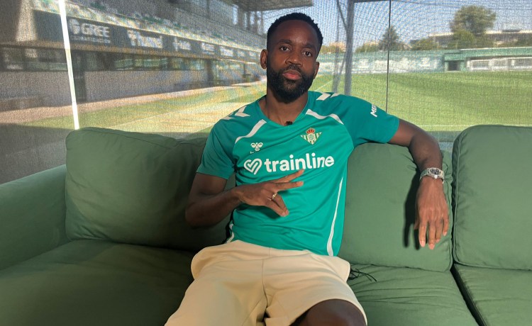 Bakambu: «Si el Betis decide seguir conmigo, seguiré, si no, el club no tendrá problemas» Bakambu: «Si el Betis decide seguir conmigo, seguiré, si no, el club no tendrá problemas»