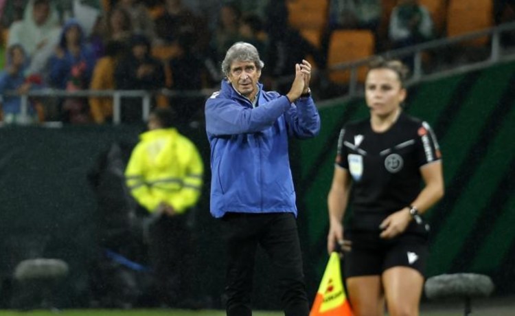 Pellegrini, sobre el récord: «No es fácil en un club tan popular como el Betis pasar tantos años dirigiéndolo» Pellegrini, sobre el récord: «No es fácil en un club tan popular como el Betis pasar tantos años dirigiéndolo»