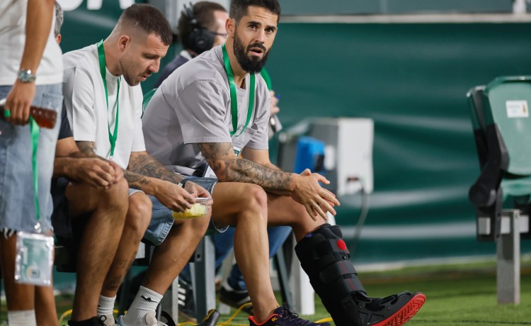 Isco aparca la férula y da un paso más en su recuperación Isco aparca la férula y da un paso más en su recuperación