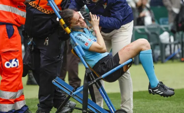 Vídeo: Tremendo impacto entre el cámara de televisión y la linier Guadalupe Porras Vídeo: Tremendo impacto entre el cámara de televisión y la linier Guadalupe Porras