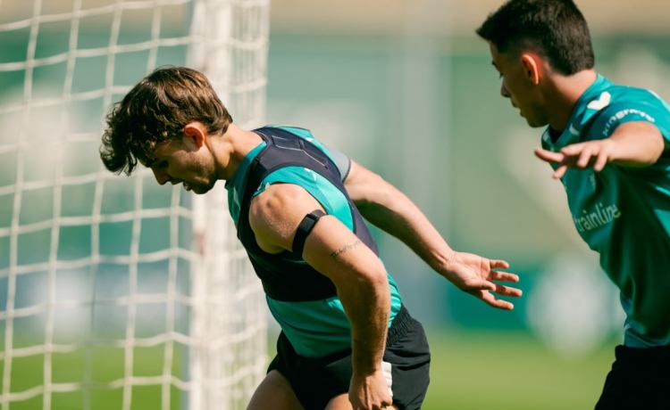 Un nuevo contratiempo eleva a tres las bajas en el Betis para recibir al Oviedo Un nuevo contratiempo eleva a tres las bajas en el Betis para recibir al Oviedo