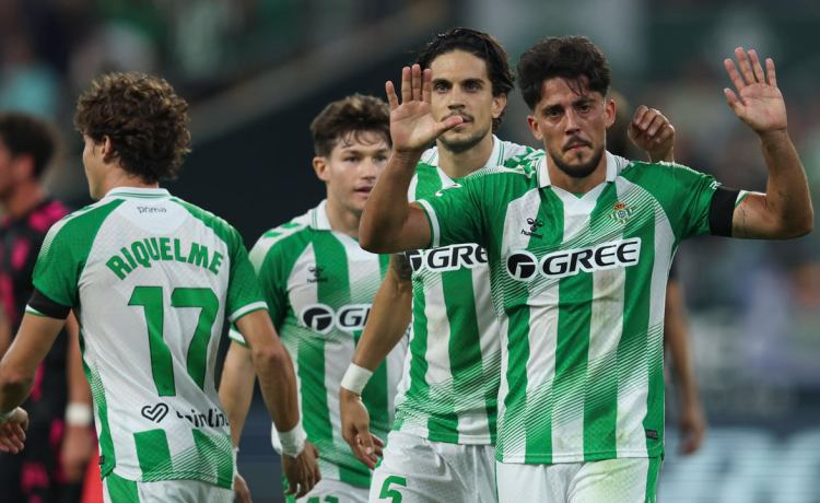 Betis 2-1 Málaga: Truco y trato, pero con un pequeño susto Betis 2-1 Málaga: Truco y trato, pero con un pequeño susto