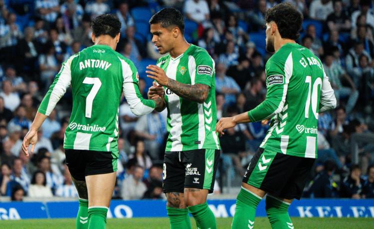 El Cucho Hernández, Abde y el fichaje prioritario para la 26/27: ‘El Club de los 20’ en el Real Betis El Cucho Hernández, Abde y el fichaje prioritario para la 26/27: ‘El Club de los 20’ en el Real Betis
