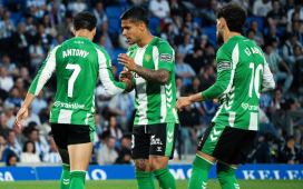 El Cucho Hernández, Abde y el fichaje prioritario para la 26/27: ‘El Club de los 20’ en el Real Betis El Cucho Hernández, Abde y el fichaje prioritario para la 26/27: ‘El Club de los 20’ en el Real Betis