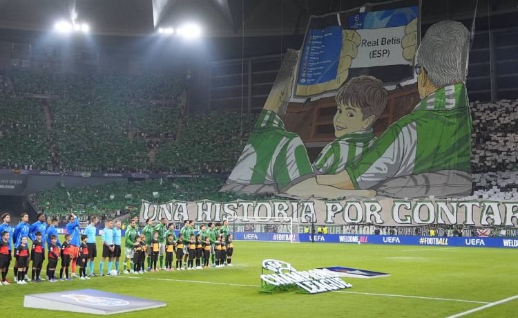 El Betis realiza un llamamiento oficial a la afición para evitar graves sanciones de la UEFA en la Champions: «Las consecuencias podrían ser muy desagradables» El Betis realiza un llamamiento oficial a la afición para evitar graves sanciones de la UEFA en la Champions: «Las consecuencias podrían ser muy desagradables»
