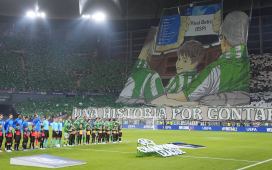 El Betis realiza un llamamiento oficial a la afición para evitar graves sanciones de la UEFA en la Champions: «Las consecuencias podrían ser muy desagradables» El Betis realiza un llamamiento oficial a la afición para evitar graves sanciones de la UEFA en la Champions: «Las consecuencias podrían ser muy desagradables»