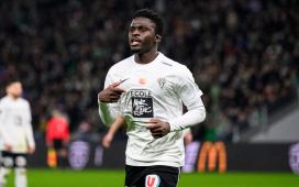 Sevilla y Betis no aprovechan el giro inesperado en el fichaje de Bamba Dieng Sevilla y Betis no aprovechan el giro inesperado en el fichaje de Bamba Dieng