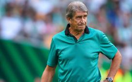 Pellegrini sólo tuerce el gesto por la lesión de Antony: «Ojalá nunca cometiésemos errores… pero metimos cinco goles» Pellegrini sólo tuerce el gesto por la lesión de Antony: «Ojalá nunca cometiésemos errores… pero metimos cinco goles»