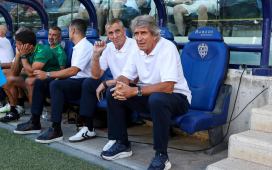 Pellegrini y la dura derrota en el Ciutat de Valencia: «Defensivamente fuimos un desastre» Pellegrini y la dura derrota en el Ciutat de Valencia: «Defensivamente fuimos un desastre»