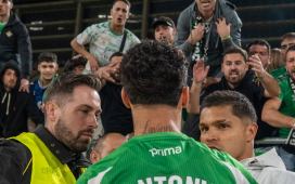 La disculpa de Antony por el incidente post derbi: «Estaba caliente y frustrado» La disculpa de Antony por el incidente post derbi: «Estaba caliente y frustrado»