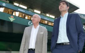 Serra Ferrer encumbra al Betis de Pellegrini, augura éxitos en la Champions y corona a Isco: «Un regalo para la vista» Serra Ferrer encumbra al Betis de Pellegrini, augura éxitos en la Champions y corona a Isco: «Un regalo para la vista»