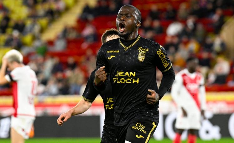 Otro giro inesperado devuelve al mercado a Bamba Dieng: sobre la mesa de Sevilla y Betis Otro giro inesperado devuelve al mercado a Bamba Dieng: sobre la mesa de Sevilla y Betis