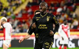 Otro giro inesperado devuelve al mercado a Bamba Dieng: sobre la mesa de Sevilla y Betis Otro giro inesperado devuelve al mercado a Bamba Dieng: sobre la mesa de Sevilla y Betis