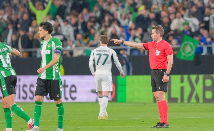 El fuera de juego de Abde en el gol de Amrabat: la sucesión de errores que impidieron que se anulara El fuera de juego de Abde en el gol de Amrabat: la sucesión de errores que impidieron que se anulara