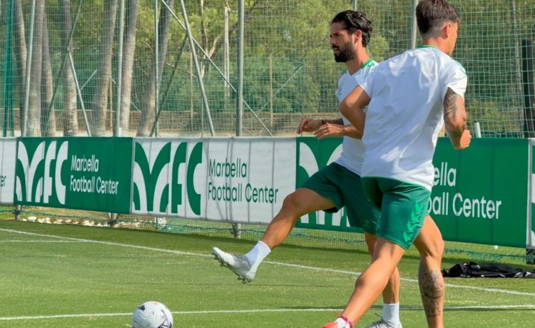 La lenta evolución de Isco y la inquietante ausencia de Antony marcan la vuelta al trabajo del Betis tras golear al Lyon La lenta evolución de Isco y la inquietante ausencia de Antony marcan la vuelta al trabajo del Betis tras golear al Lyon