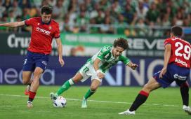 Riquelme gana protagonismo en el Betis: «Sé lo que tengo hacer y esta vez ha salido bien» Riquelme gana protagonismo en el Betis: «Sé lo que tengo hacer y esta vez ha salido bien»