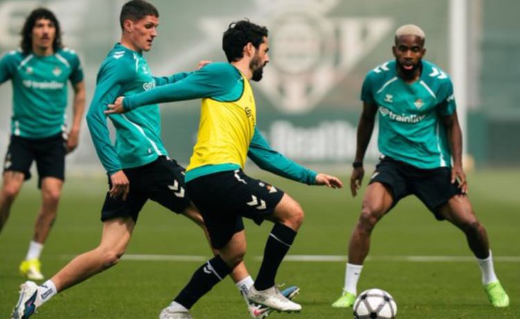 Dos bajas, un regreso y un descarte necesario del Betis para visitar a la Real Sociedad Dos bajas, un regreso y un descarte necesario del Betis para visitar a la Real Sociedad