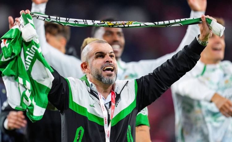Dos escenarios para fichar en el Betis, el Mundial y la decisión con Antony: «Hay que estar preparados» Dos escenarios para fichar en el Betis, el Mundial y la decisión con Antony: «Hay que estar preparados»