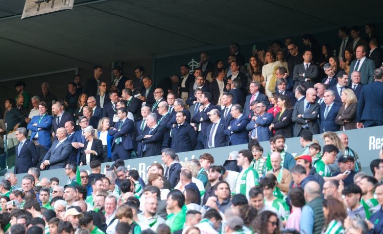 El Gran Derbi aún colea en La Cartuja: del susto ante el Sevilla a 30.000 euros de multa El Gran Derbi aún colea en La Cartuja: del susto ante el Sevilla a 30.000 euros de multa